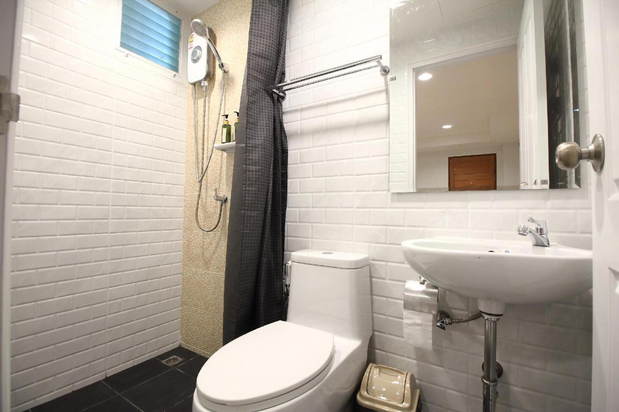Super Oyo 483 Pannee Hotel Khaosan Bangkok Exterior photo